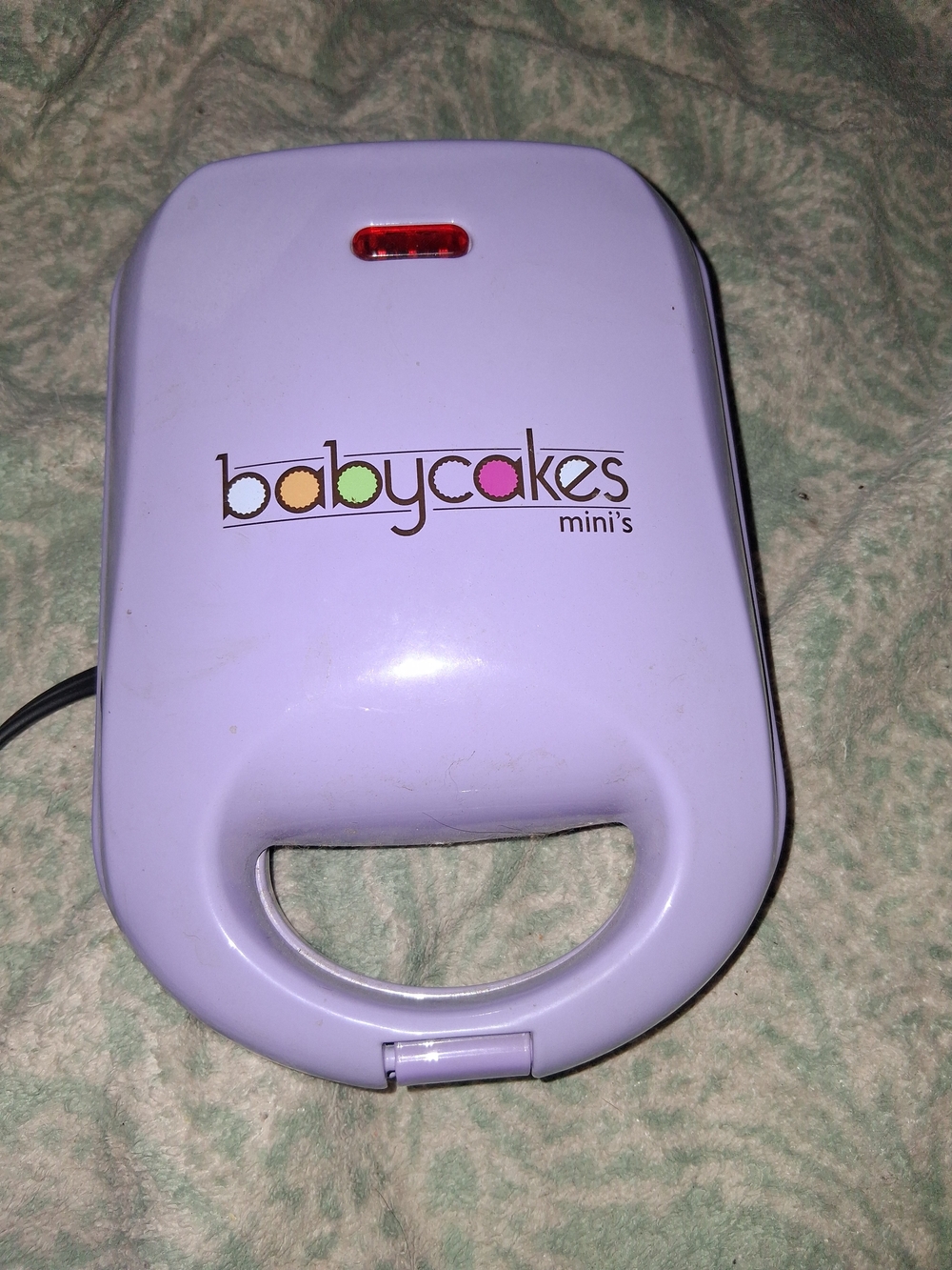 babycakes Mini's Purple Mini Cake Pop Maker